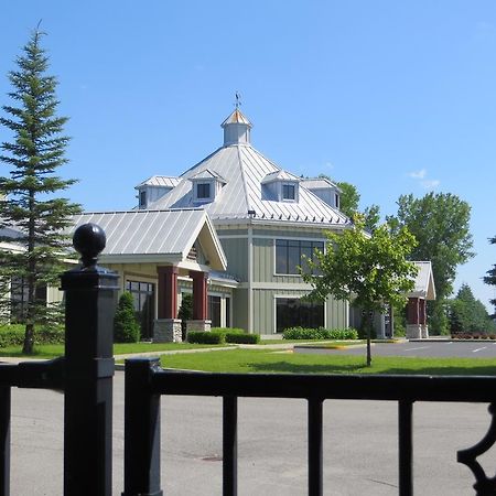 Saint-Bernard-de-Lacolle Hotel St-Bernard מראה חיצוני תמונה