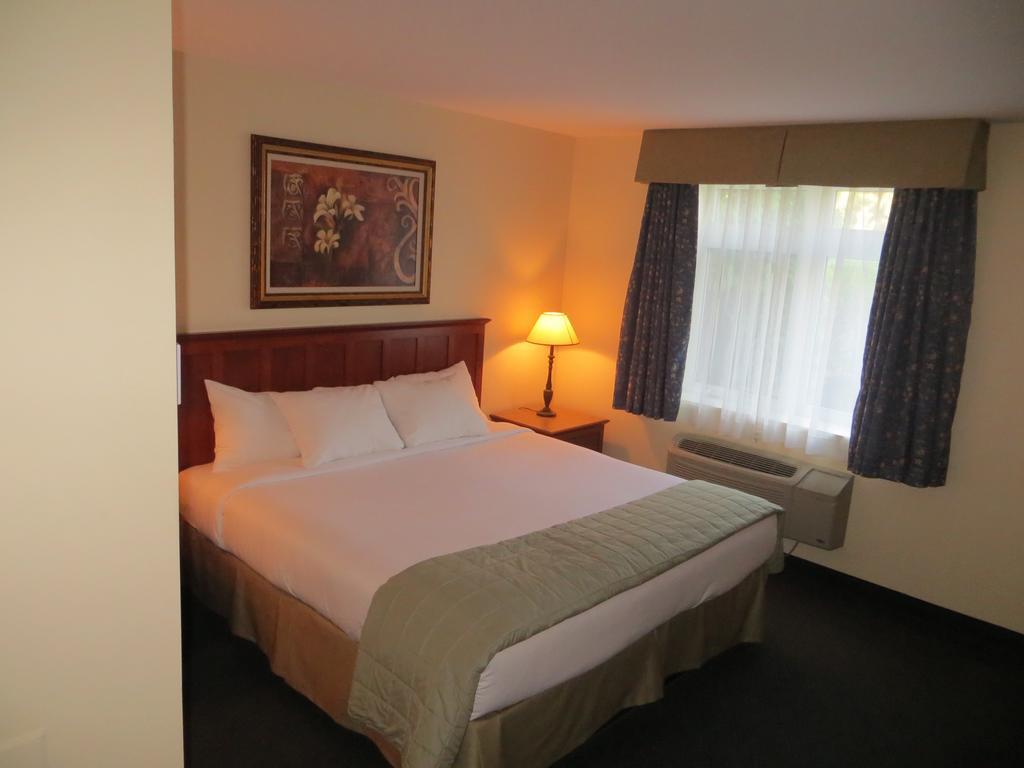 Saint-Bernard-de-Lacolle Hotel St-Bernard חדר תמונה