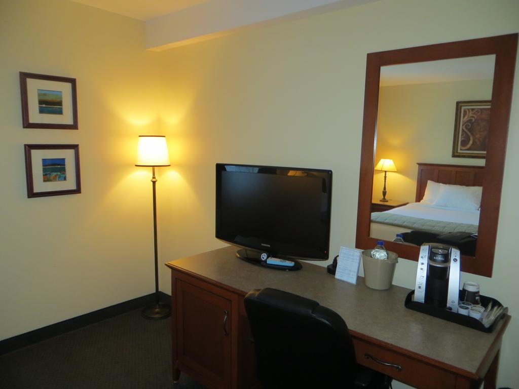 Saint-Bernard-de-Lacolle Hotel St-Bernard חדר תמונה
