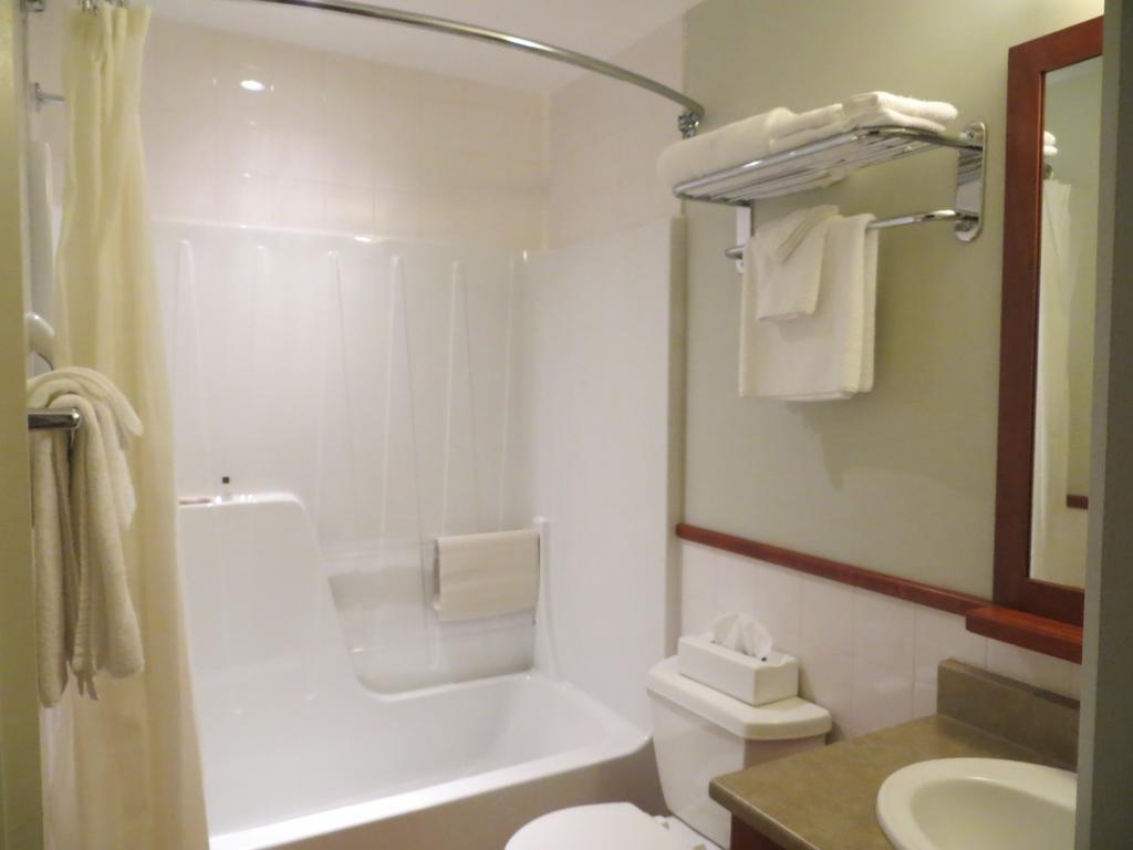 Saint-Bernard-de-Lacolle Hotel St-Bernard חדר תמונה
