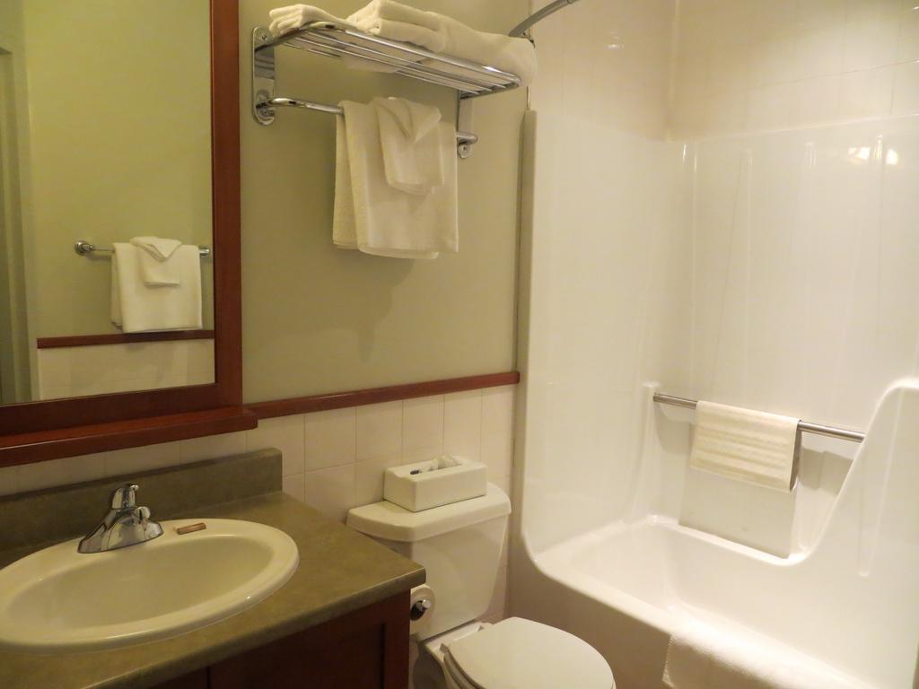 Saint-Bernard-de-Lacolle Hotel St-Bernard חדר תמונה
