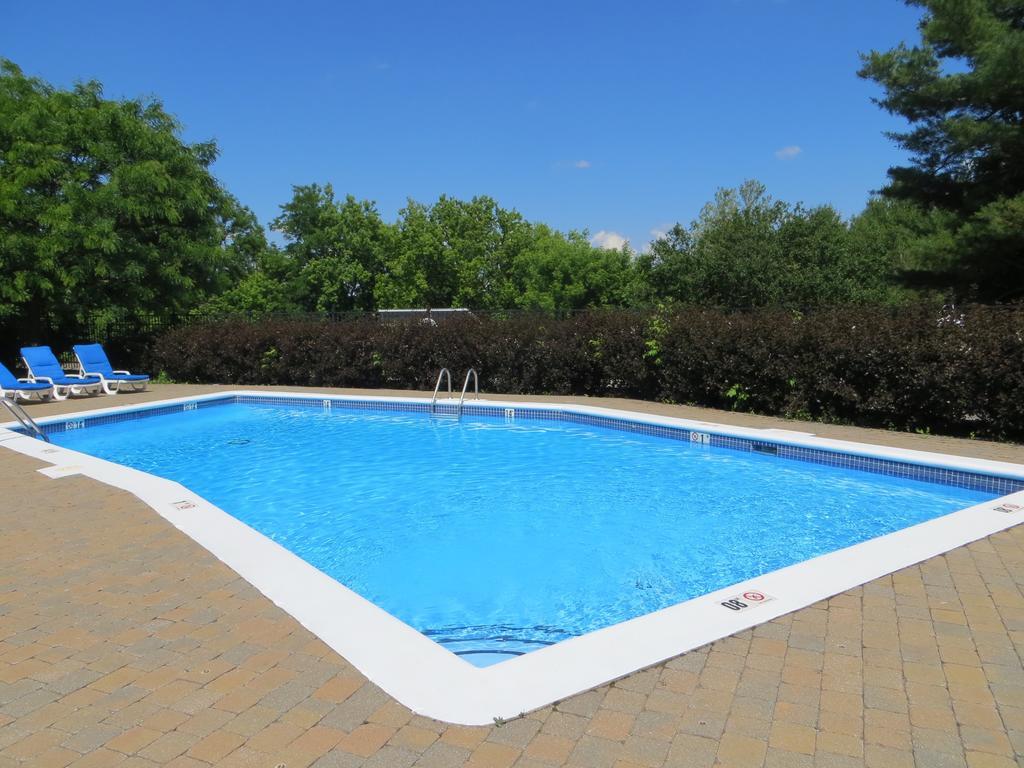 Saint-Bernard-de-Lacolle Hotel St-Bernard מראה חיצוני תמונה