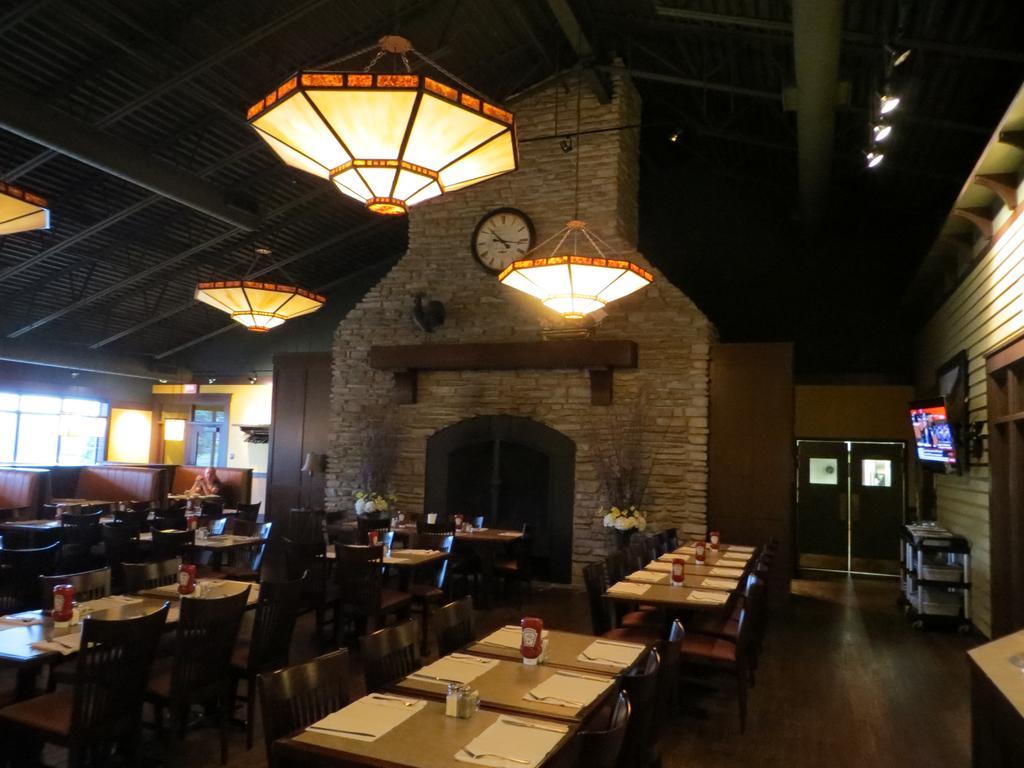 Saint-Bernard-de-Lacolle Hotel St-Bernard מראה חיצוני תמונה