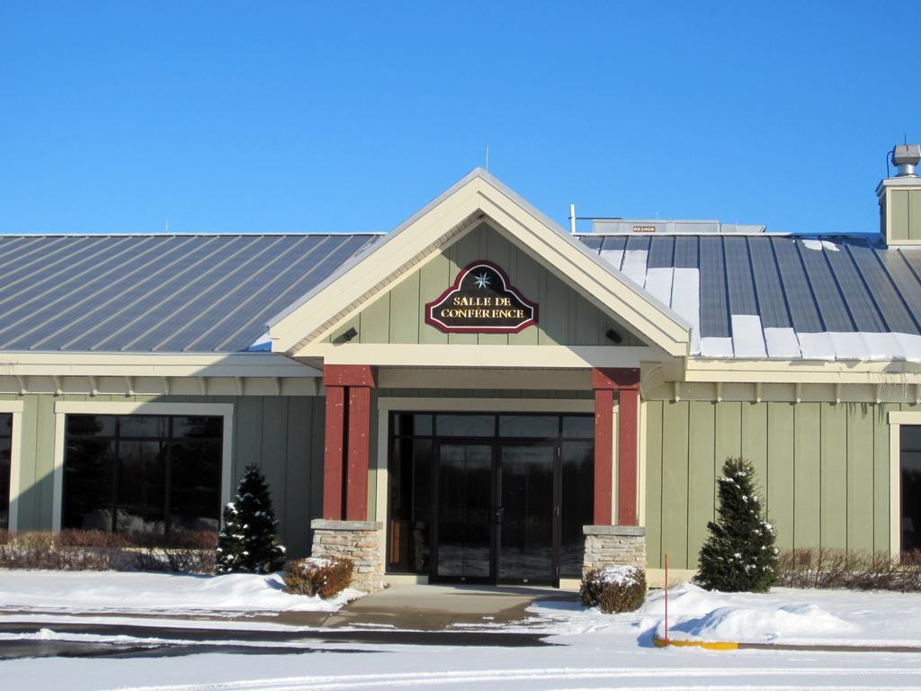 Saint-Bernard-de-Lacolle Hotel St-Bernard מראה חיצוני תמונה
